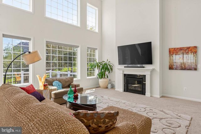 2754 HILLFIELD DR, Frederick, MD 21702