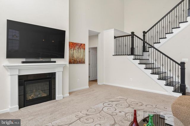 2754 HILLFIELD DR, Frederick, MD 21702