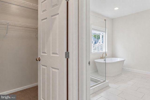 2754 HILLFIELD DR, Frederick, MD 21702