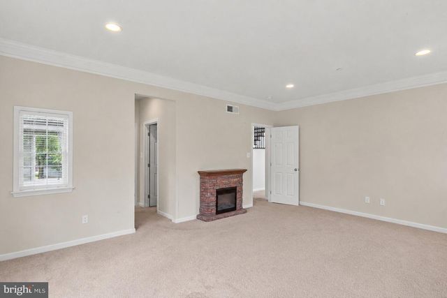 2754 HILLFIELD DR, Frederick, MD 21702