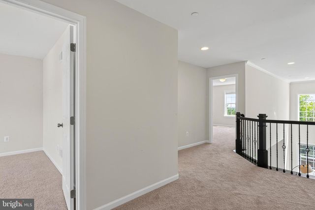 2754 HILLFIELD DR, Frederick, MD 21702