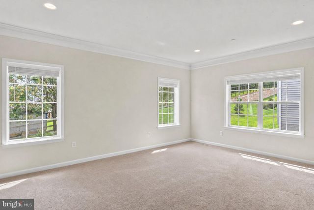 2754 HILLFIELD DR, Frederick, MD 21702
