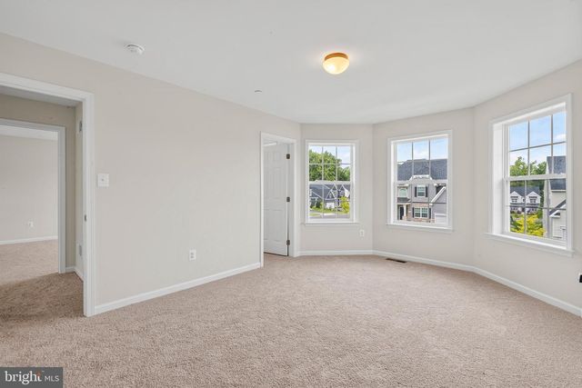 2754 HILLFIELD DR, Frederick, MD 21702