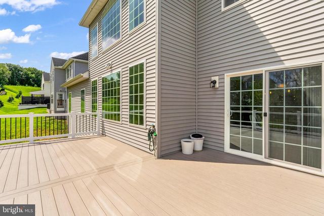 2754 HILLFIELD DR, Frederick, MD 21702