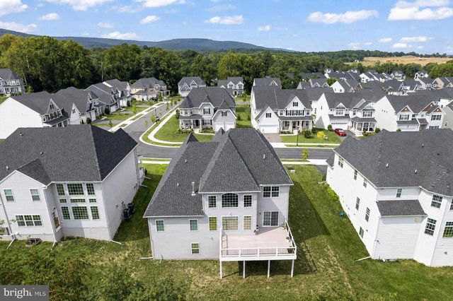 2754 HILLFIELD DR, Frederick, MD 21702