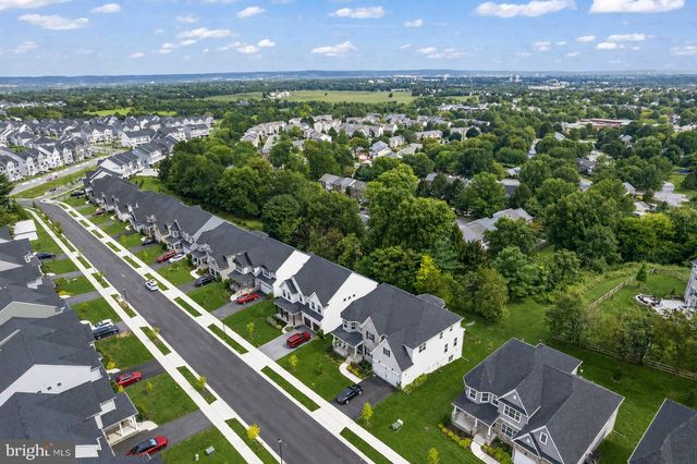 2754 HILLFIELD DR, Frederick, MD 21702