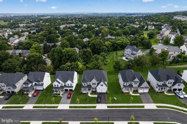 2754 HILLFIELD DR, Frederick, MD 21702