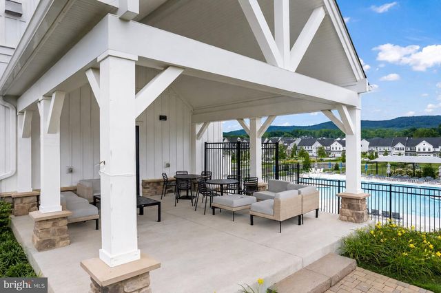 2754 HILLFIELD DR, Frederick, MD 21702