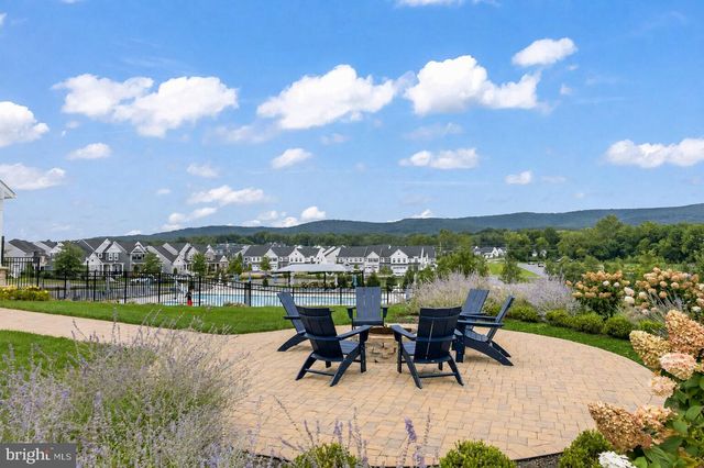 2754 HILLFIELD DR, Frederick, MD 21702