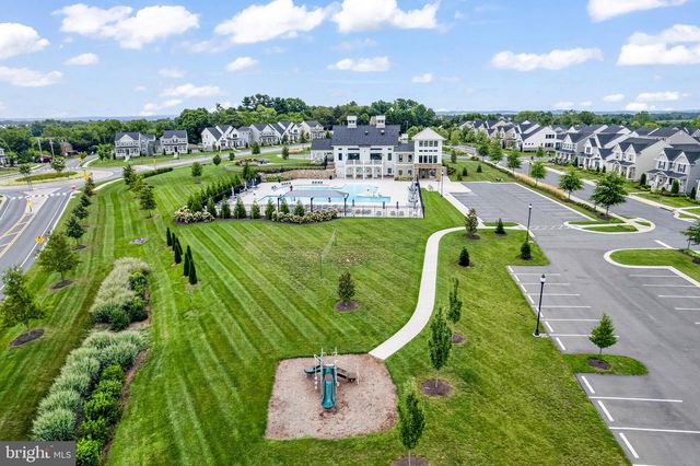 2754 HILLFIELD DR, Frederick, MD 21702