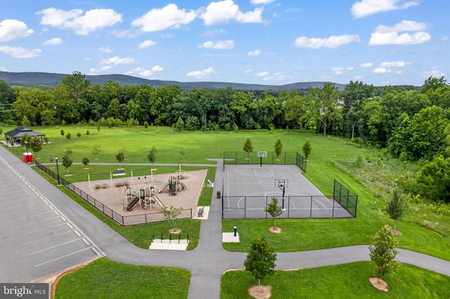 2754 HILLFIELD DR, Frederick, MD 21702