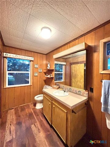 1008 W Adams Avenue, Port O'connor, TX 77982