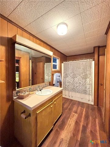 1008 W Adams Avenue, Port O'connor, TX 77982