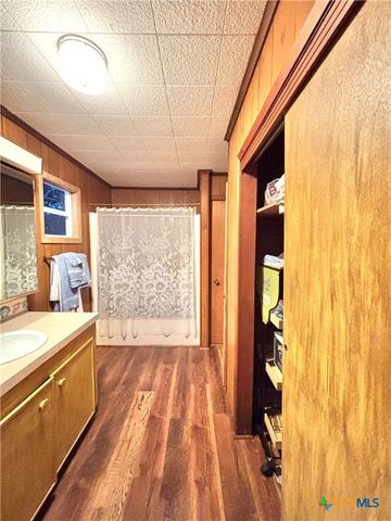 1008 W Adams Avenue, Port O'connor, TX 77982