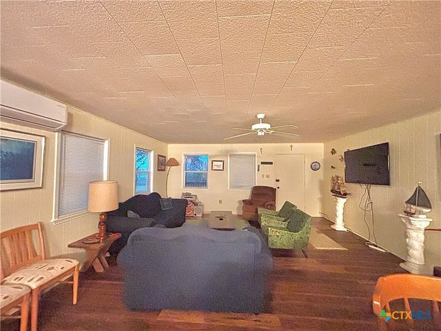 1008 W Adams Avenue, Port O'connor, TX 77982