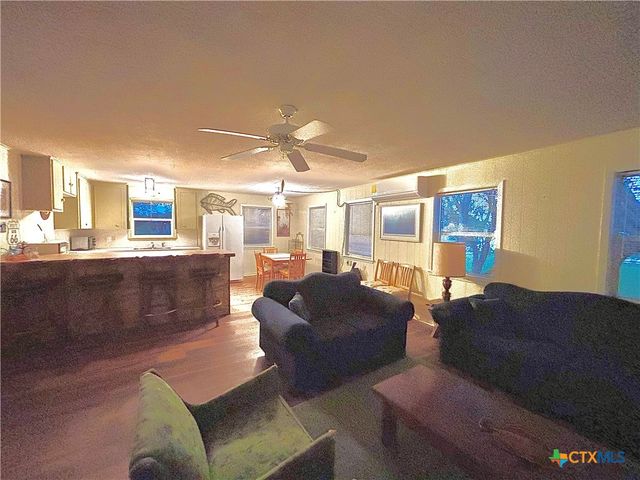 1008 W Adams Avenue, Port O'connor, TX 77982