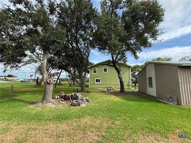 1008 W Adams Avenue, Port O'connor, TX 77982
