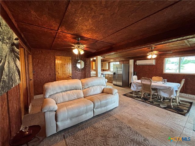 1008 W Adams Avenue, Port O'connor, TX 77982