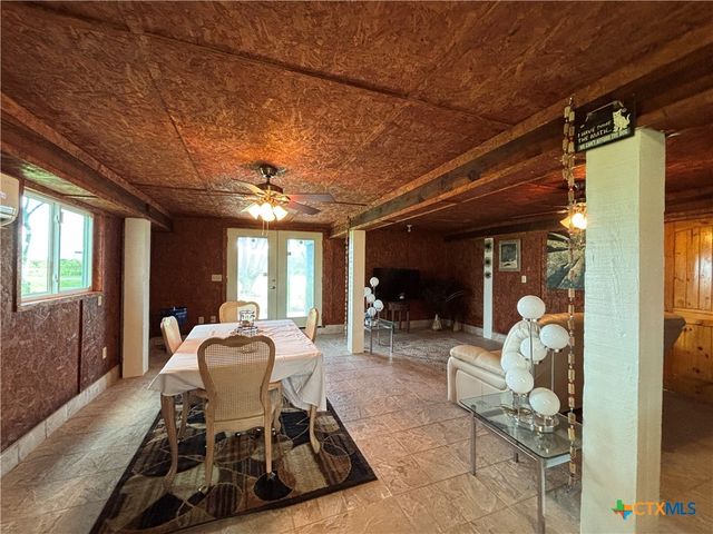 1008 W Adams Avenue, Port O'connor, TX 77982