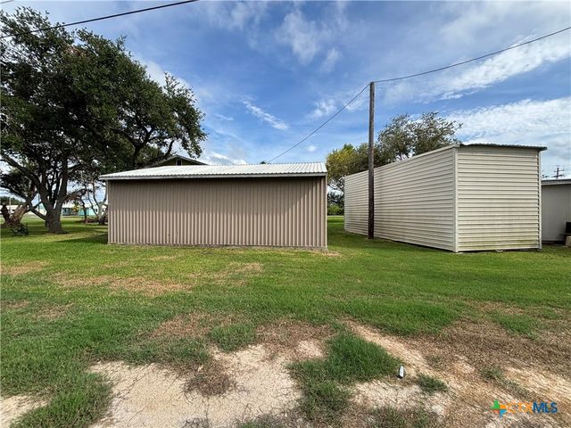 1008 W Adams Avenue, Port O'connor, TX 77982