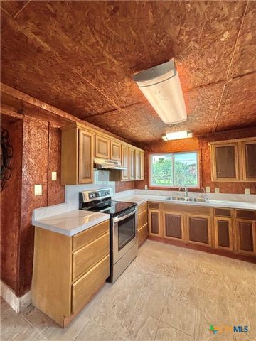 1008 W Adams Avenue, Port O'connor, TX 77982