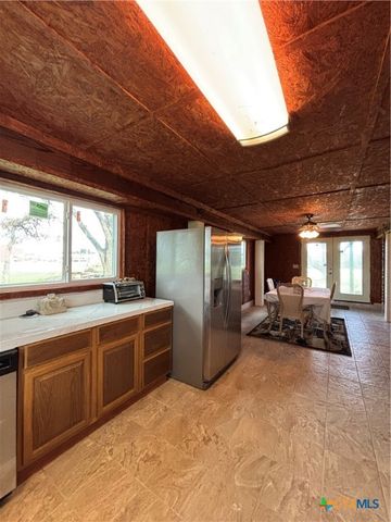 1008 W Adams Avenue, Port O'connor, TX 77982