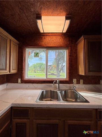 1008 W Adams Avenue, Port O'connor, TX 77982