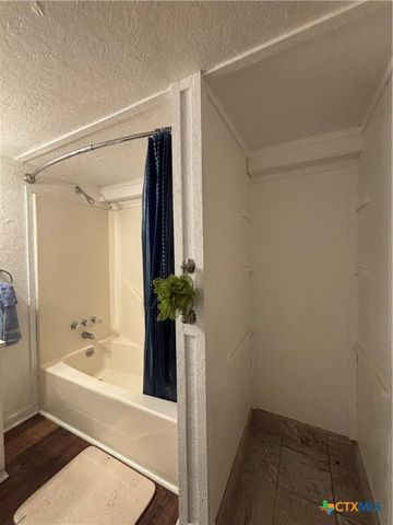 1008 W Adams Avenue, Port O'connor, TX 77982