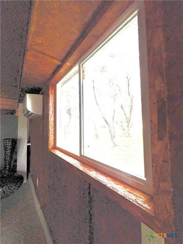 1008 W Adams Avenue, Port O'connor, TX 77982