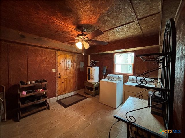 1008 W Adams Avenue, Port O'connor, TX 77982