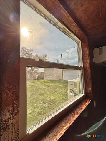 1008 W Adams Avenue, Port O'connor, TX 77982