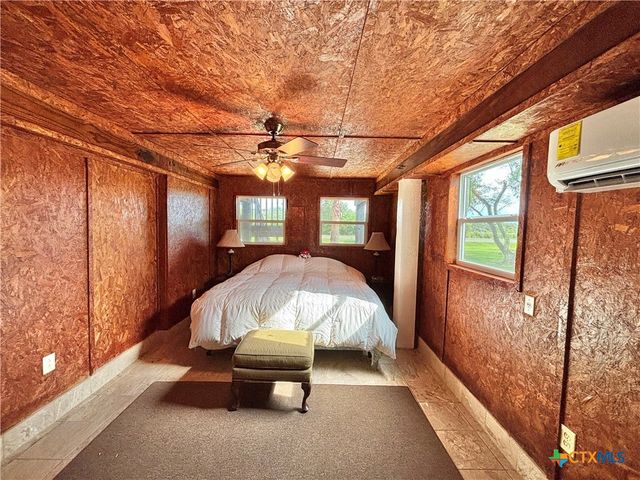 1008 W Adams Avenue, Port O'connor, TX 77982