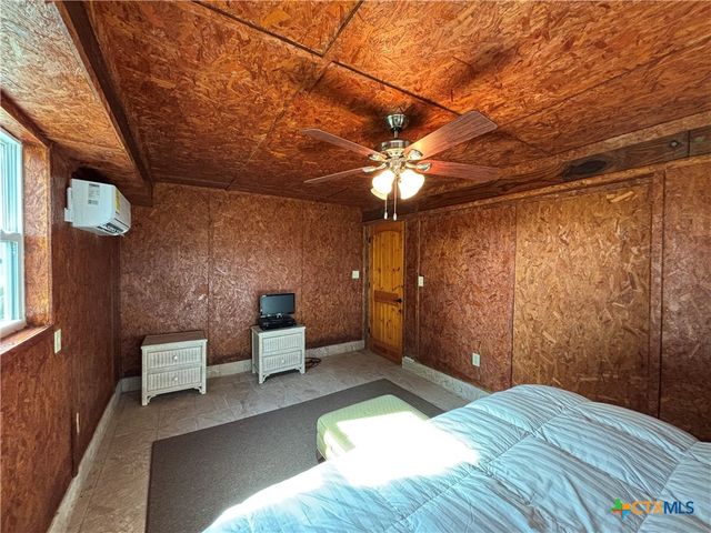 1008 W Adams Avenue, Port O'connor, TX 77982