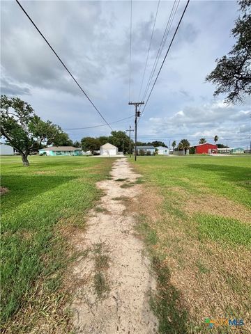 1008 W Adams Avenue, Port O'connor, TX 77982