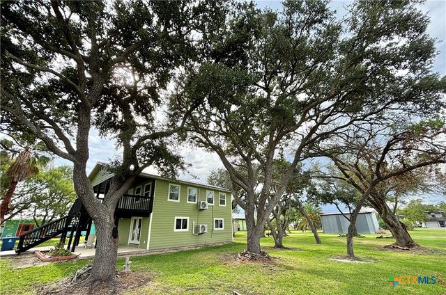 1008 W Adams Avenue, Port O'connor, TX 77982