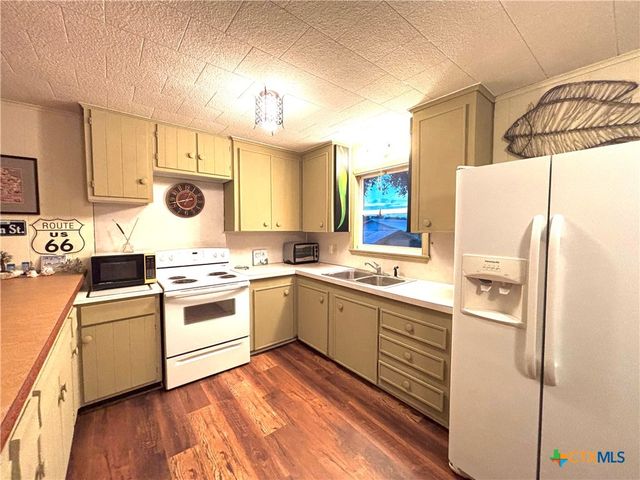 1008 W Adams Avenue, Port O'connor, TX 77982