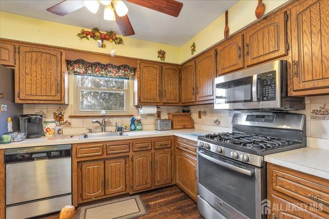 15 Erin Lane, Old Bridge, NJ 08857