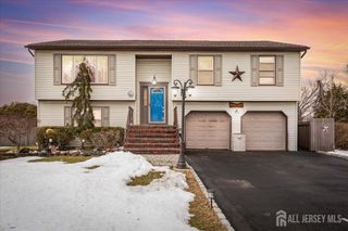 15 Erin Lane, Old Bridge, NJ 08857