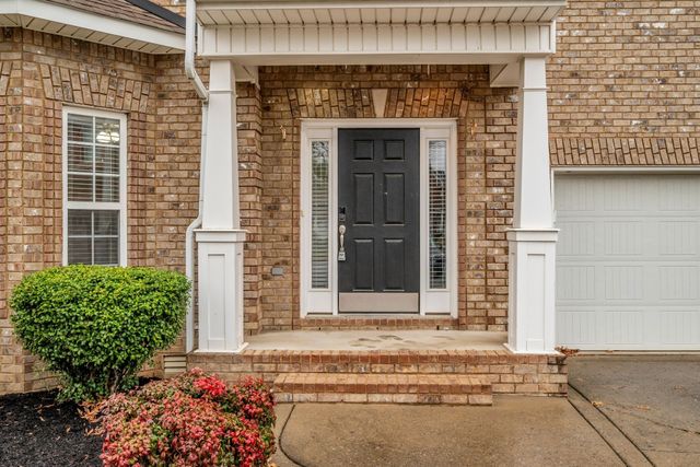 818 W Sagewood Dr, Gallatin, TN 37066