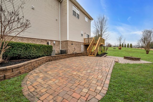 818 W Sagewood Dr, Gallatin, TN 37066