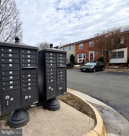 3048 HICKORY GROVE CT, Fairfax, VA 22031