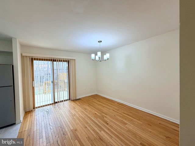 3048 HICKORY GROVE CT, Fairfax, VA 22031