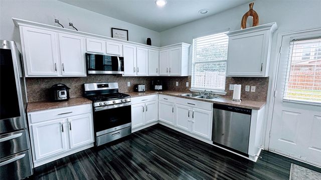 6810 Enchanted Crest Drive, Katy, TX 77449