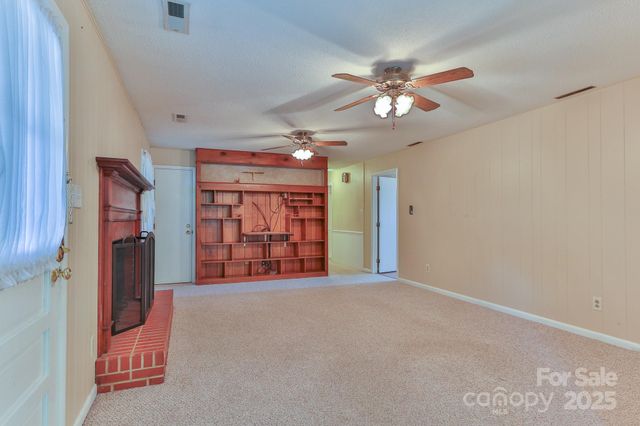 466 Shiloh Church Road, Hickory, NC 28601