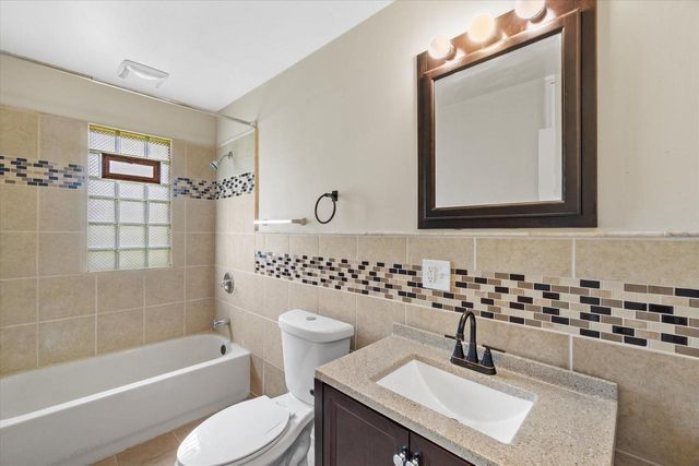 5735 W Thurston AVENUE, Milwaukee, WI 53218