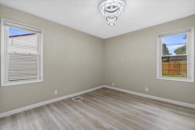 5735 W Thurston AVENUE, Milwaukee, WI 53218
