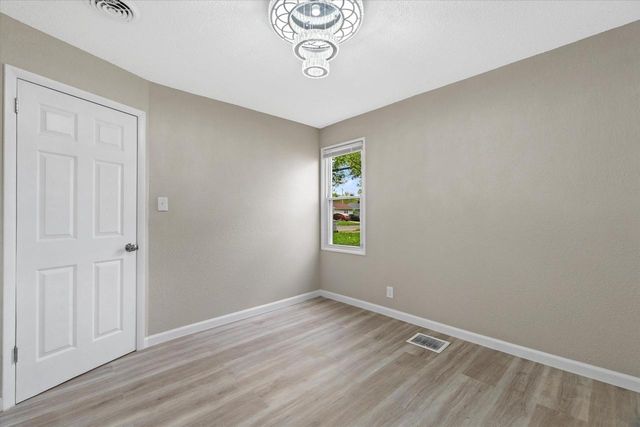 5735 W Thurston AVENUE, Milwaukee, WI 53218