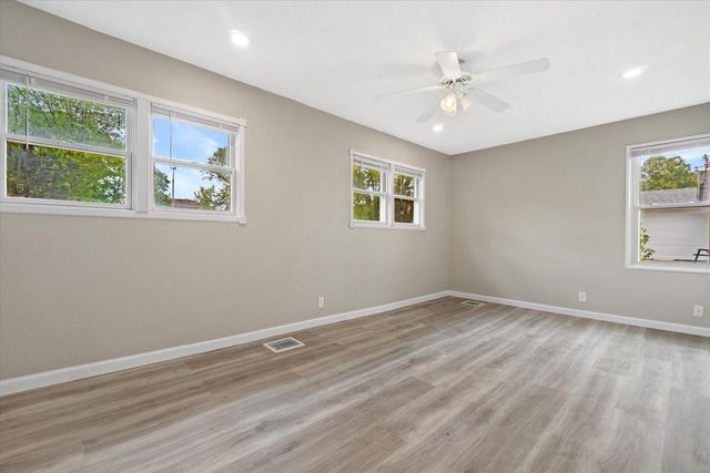 5735 W Thurston AVENUE, Milwaukee, WI 53218