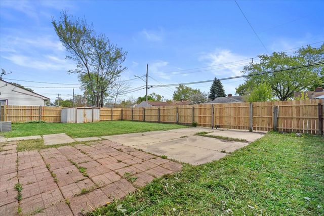 5735 W Thurston AVENUE, Milwaukee, WI 53218