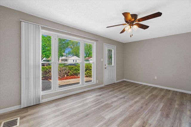 5735 W Thurston AVENUE, Milwaukee, WI 53218